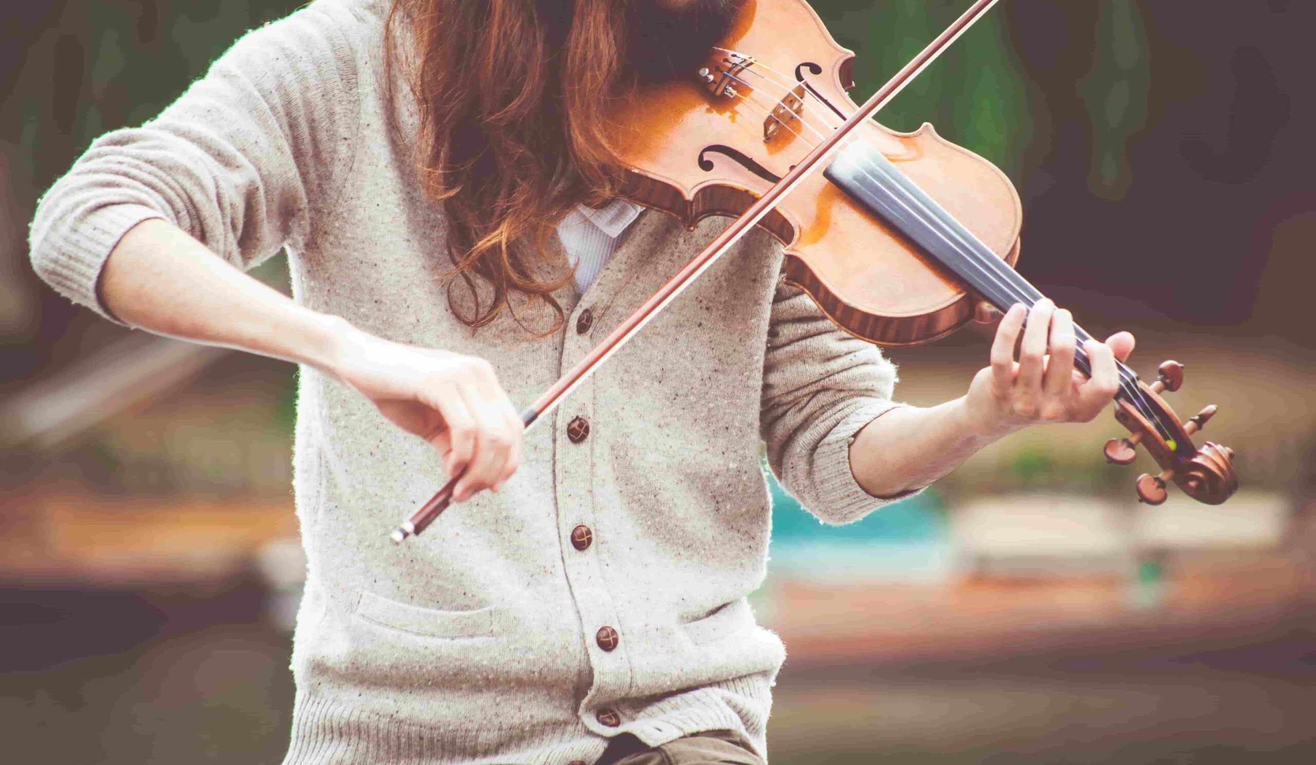 person-violinist-violist-photography-bowed-string-instrument-violin-1366650-pxhere.com-min